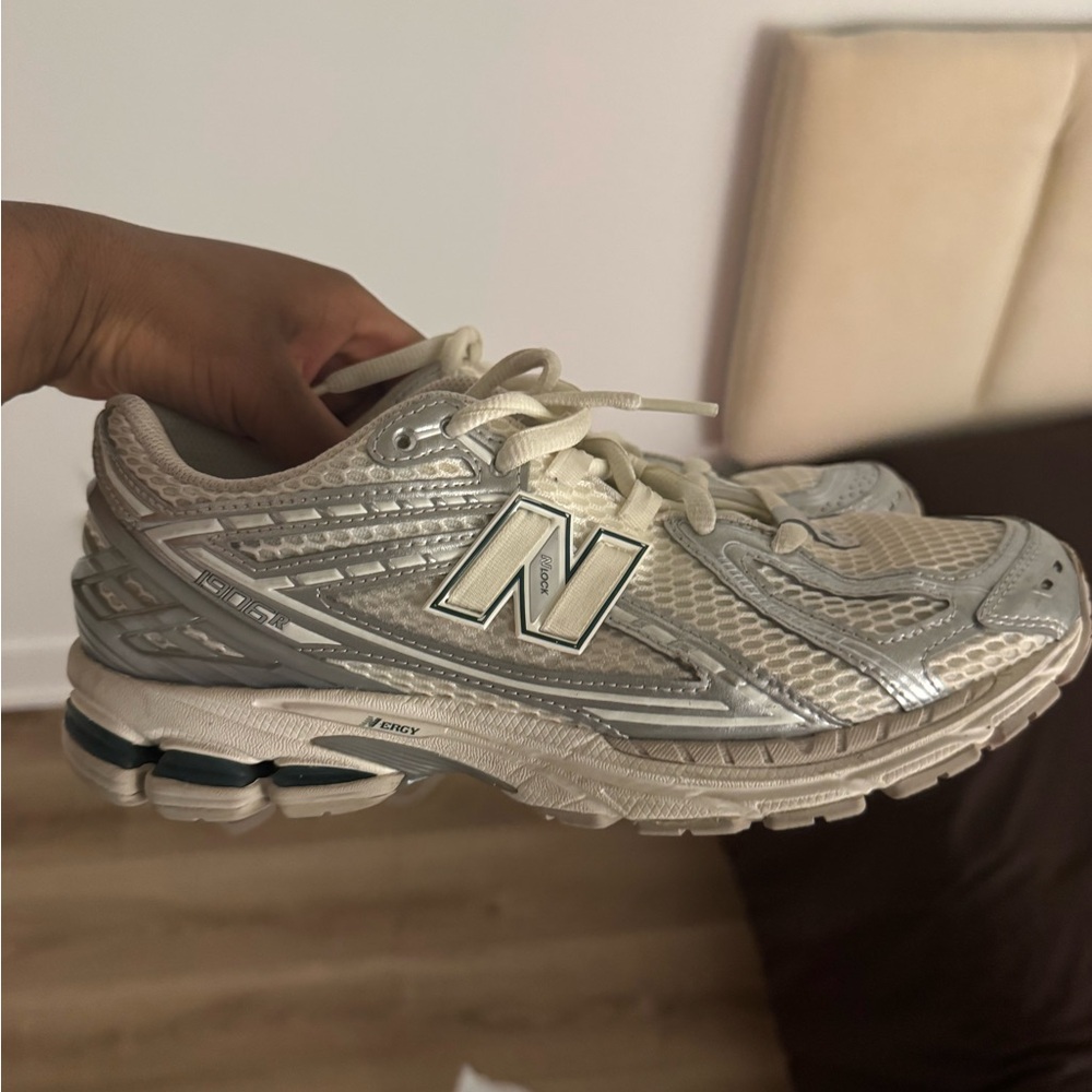 New balance 1906R size 8.5M or 10W